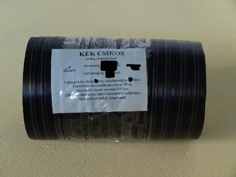 Rendeld meg most iTape kékcsíkos csepegtető szalag - 6mil-10cm osztással 500m tekercsben
