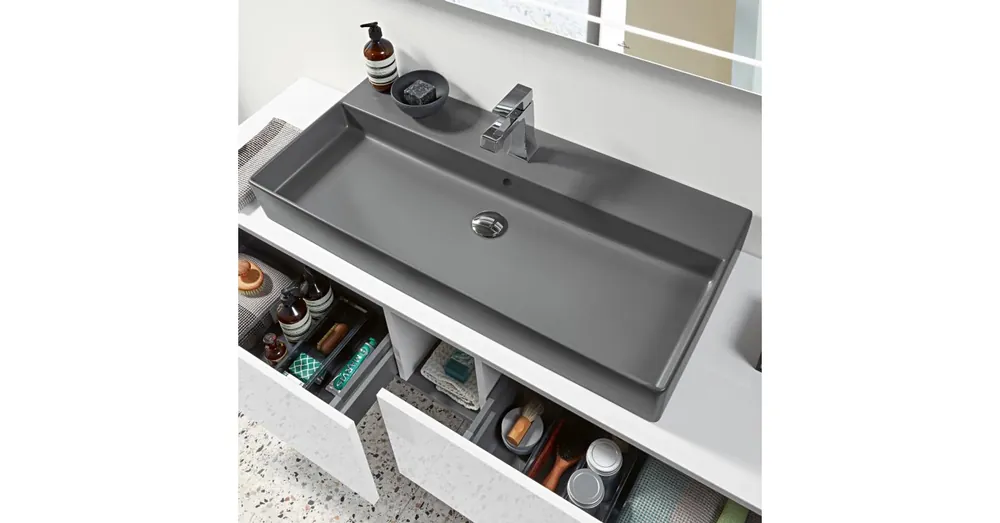 Rendeld meg most Villeroy & Boch Memento 2.0 120 x 47 cm-es mosdó 1 csaplyukkal Graphite CeramicPlus felülettel - 4A22CLI4