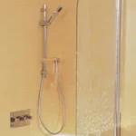 Vedd meg online Jika Cubito 75x140-es virág dekoros kádparaván átlátszó üveg virág dekorral, króm, balos H2574250026691 (2.5742.5.002.669.1)Jika